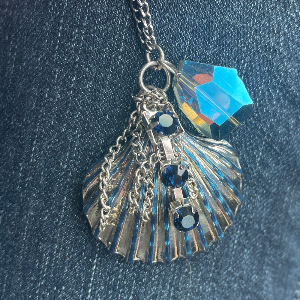 4/$12 Gorgeous seashell pendant and accents on a long chain